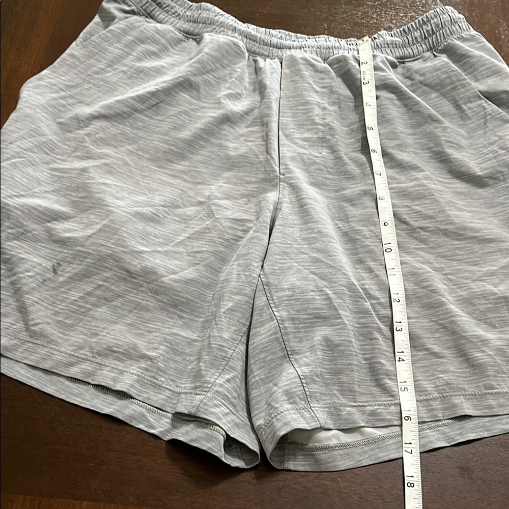 Lululemon Men's Gray Athletic Shorts - Picture 8 of 10